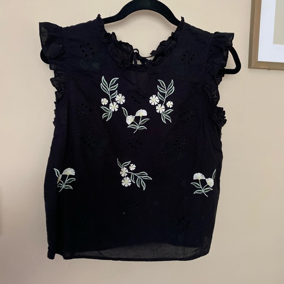 Size medium black flower cami top tie in the back - Picture 1 of 2
